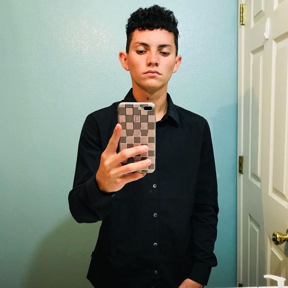 Meet your Posher, Josué - Picture 1 of 1